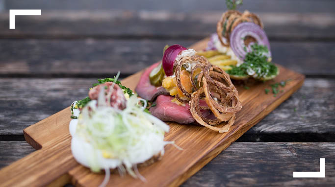Smørrebrød med lækre råvarer fra Hallernes Smørrebrød i Lyngby 